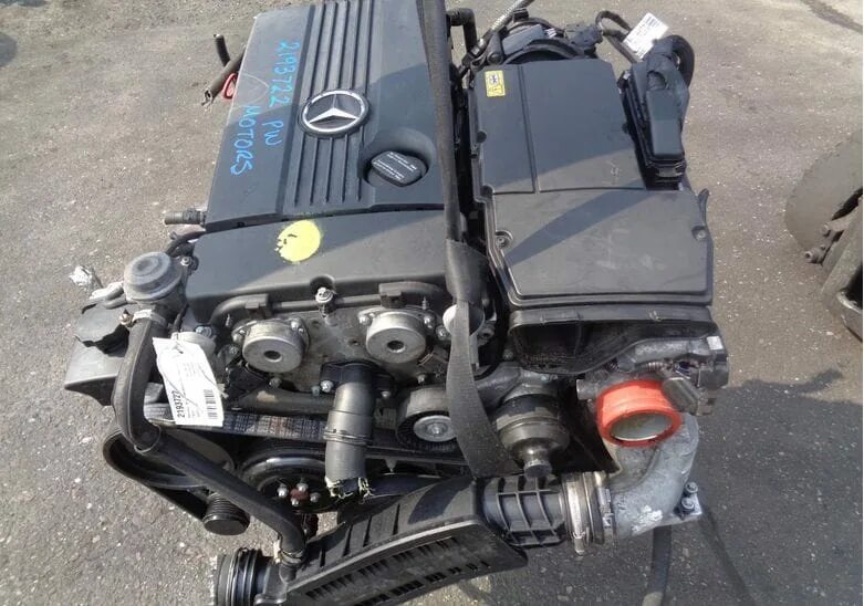 Mercedes w204 под капотом. Мотор мерседес w204. 3 мотор. Mercedes c230 2. W205 c180 подкапотное.