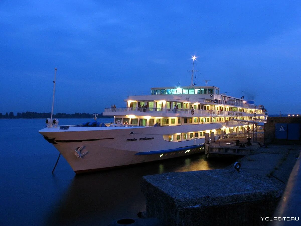 Круизы по волге из нижнего. Речной круиз водоход теплоход нижний новгород. Круизы по волге из нижнего. Теплоход-пансионат «огни большого города». Теплоход-пансионат «огни большого города».