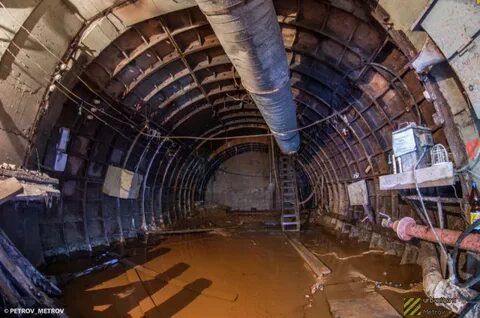 Метро суворовская