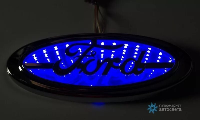 Подсветка эмблемы авто. Шильдик тойота с подсветкой. Светится на форд. Форд фокус значок красный. Шильдик форд.