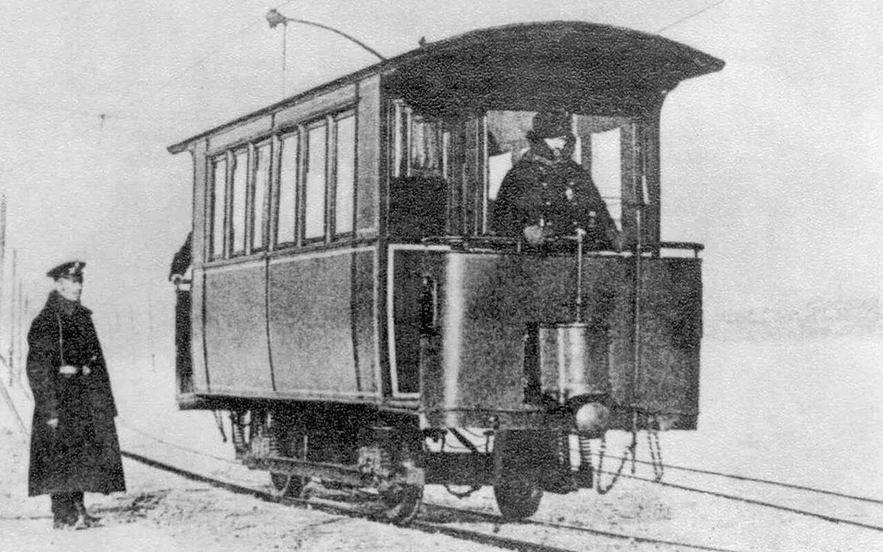 Первый трамвай в москве. Электрический трамвай 19 века. Москва первый трамвай 1899. Ф. Первый трамвай в киеве 1892.