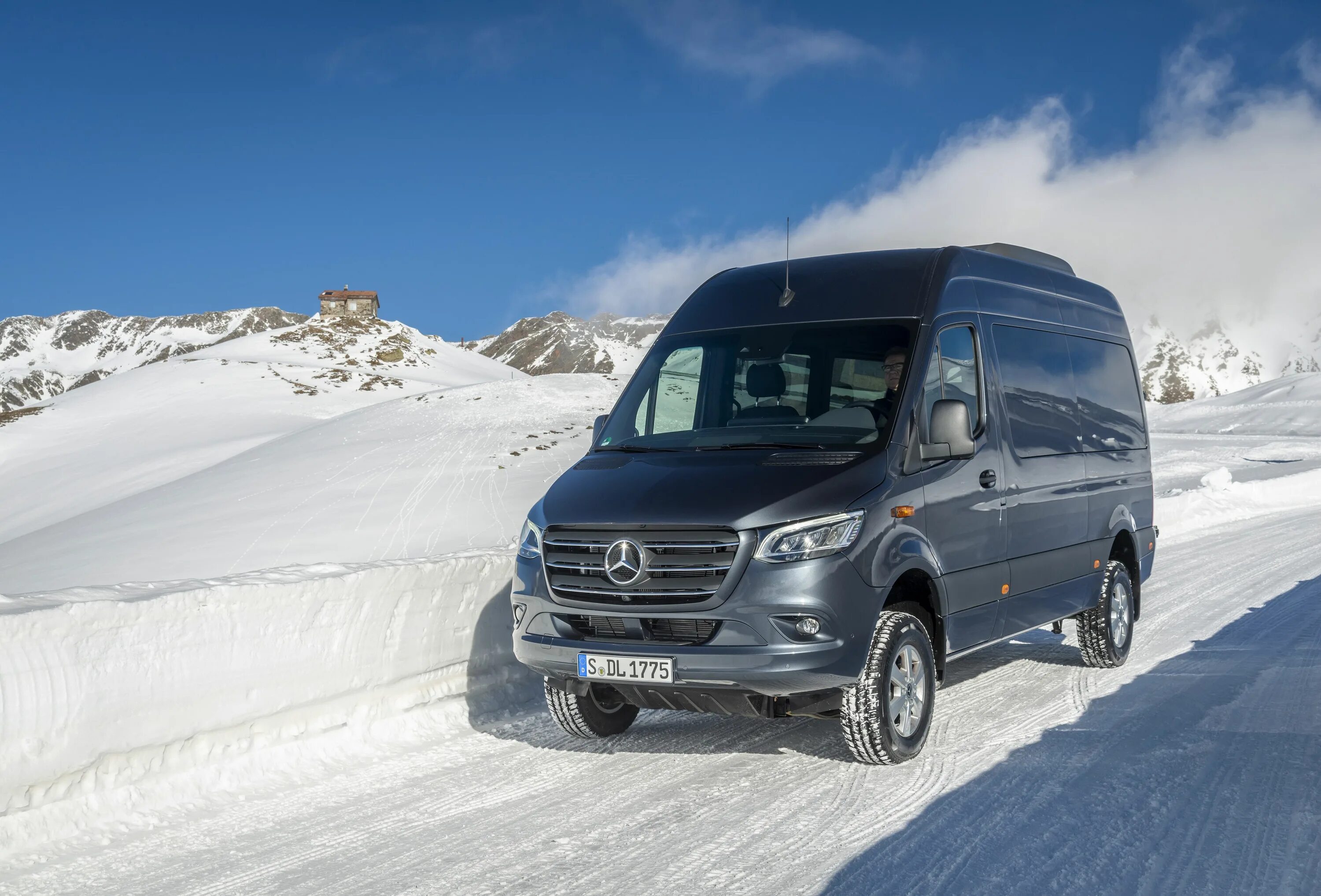 Мерседес 4х4 купить. Mercedes Sprinter 4x4. Mercedes Benz Sprinter 2020. Мерседес Спринтер 4 на 4. Mercedes Benz Sprinter 2019.