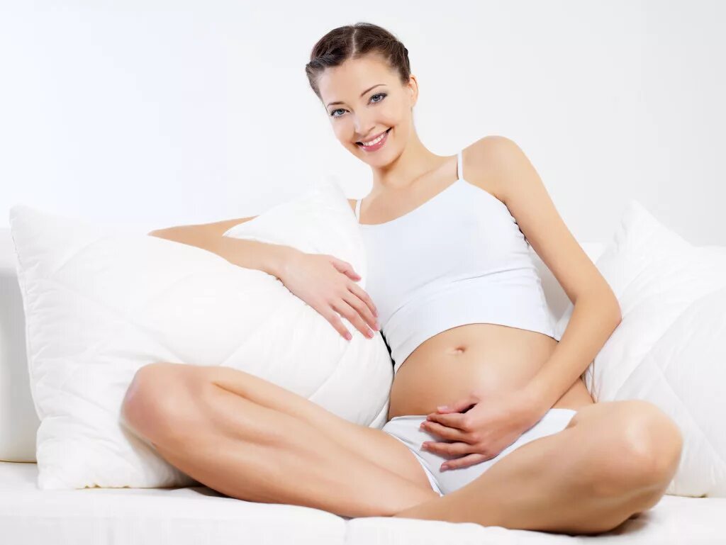 Женщина в положении. Беременные женщины рожают. Естественное родоразрешение