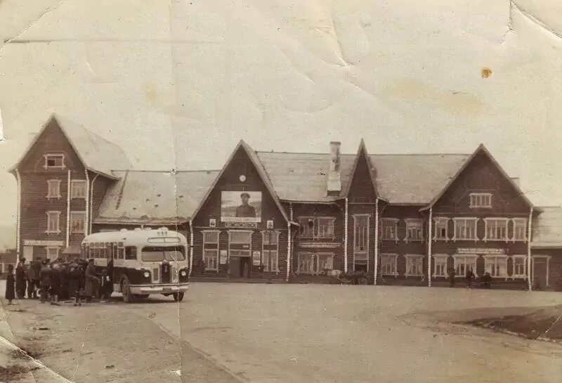 Старый вокзал Комсомольск на Амуре. Комсомольск-на-Амуре 1932 года. Комсомольск на Амуре 1935. Старый ЖД вокз Комсомольск на Амуре. Вагонная комсомольск на амуре