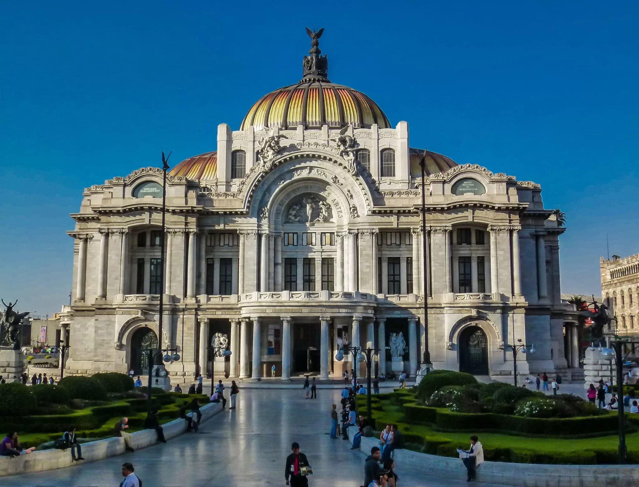 Оперный театр Мехико. Дворец изящных искусств Мексика. Дворец изящных искусств в Мехико Мексика. Дворец изящных искусств (Мехико) достопримечательности Мехико.
