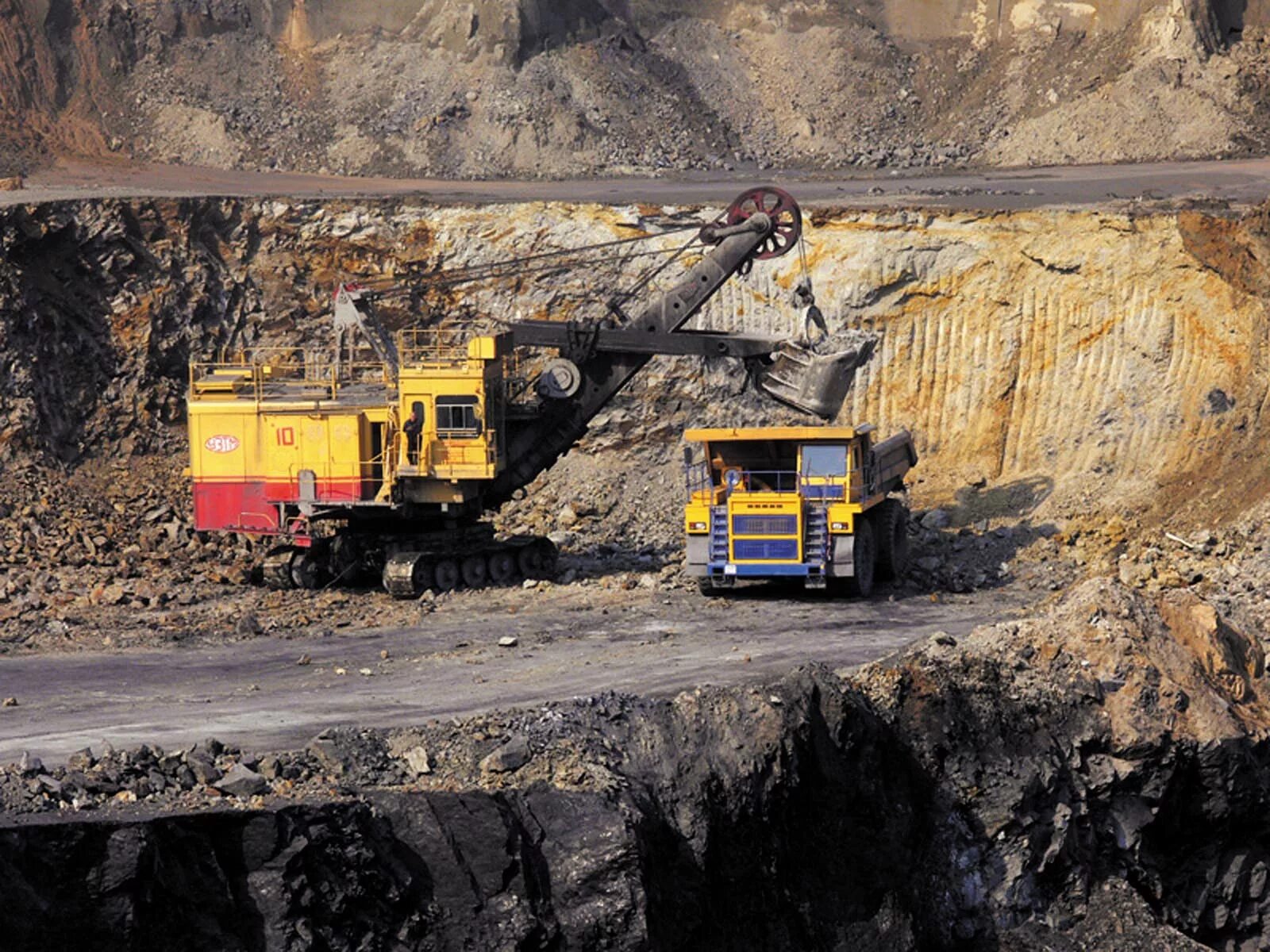 Зырянский угольный разрез угольное. Колыванский угольный разрез в новосибирской. Антрацит месторождение. Разрез колыванский сибирский антрацит. Уголь антрацит сибирский.