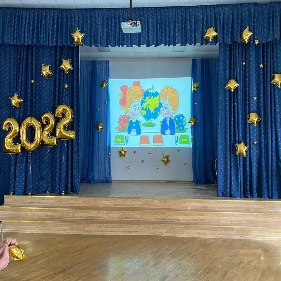 Одежда сцены падуги, арлекин. Одежда сцены для актового зала дк. Оформление актового зала в школе. Декорации школьная сцена. Для декорирования актового зала купили.