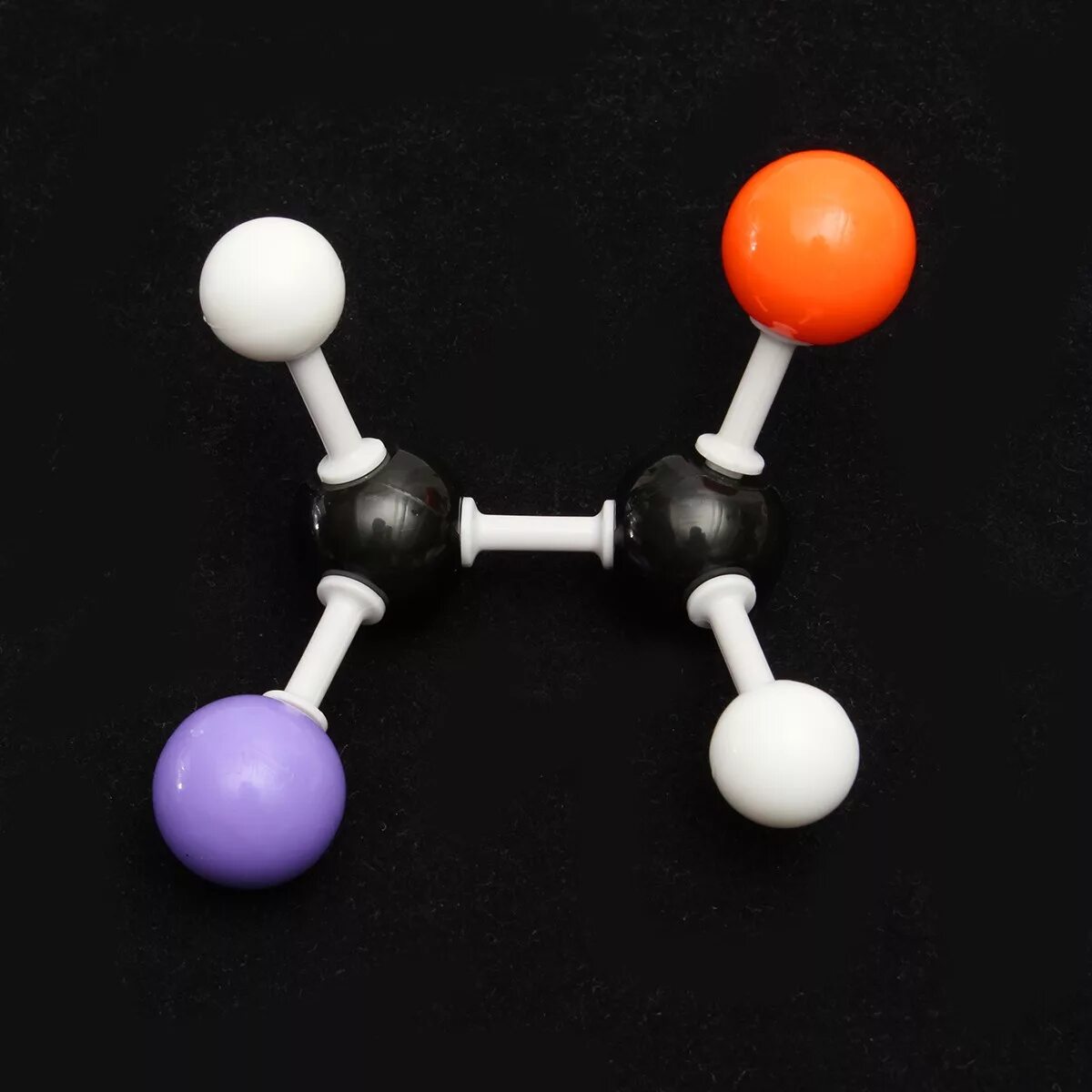 Дать название молекулам. Модель молекулы. Модели химических веществ. Модели молекул по химии. Моделирование химического вещества.