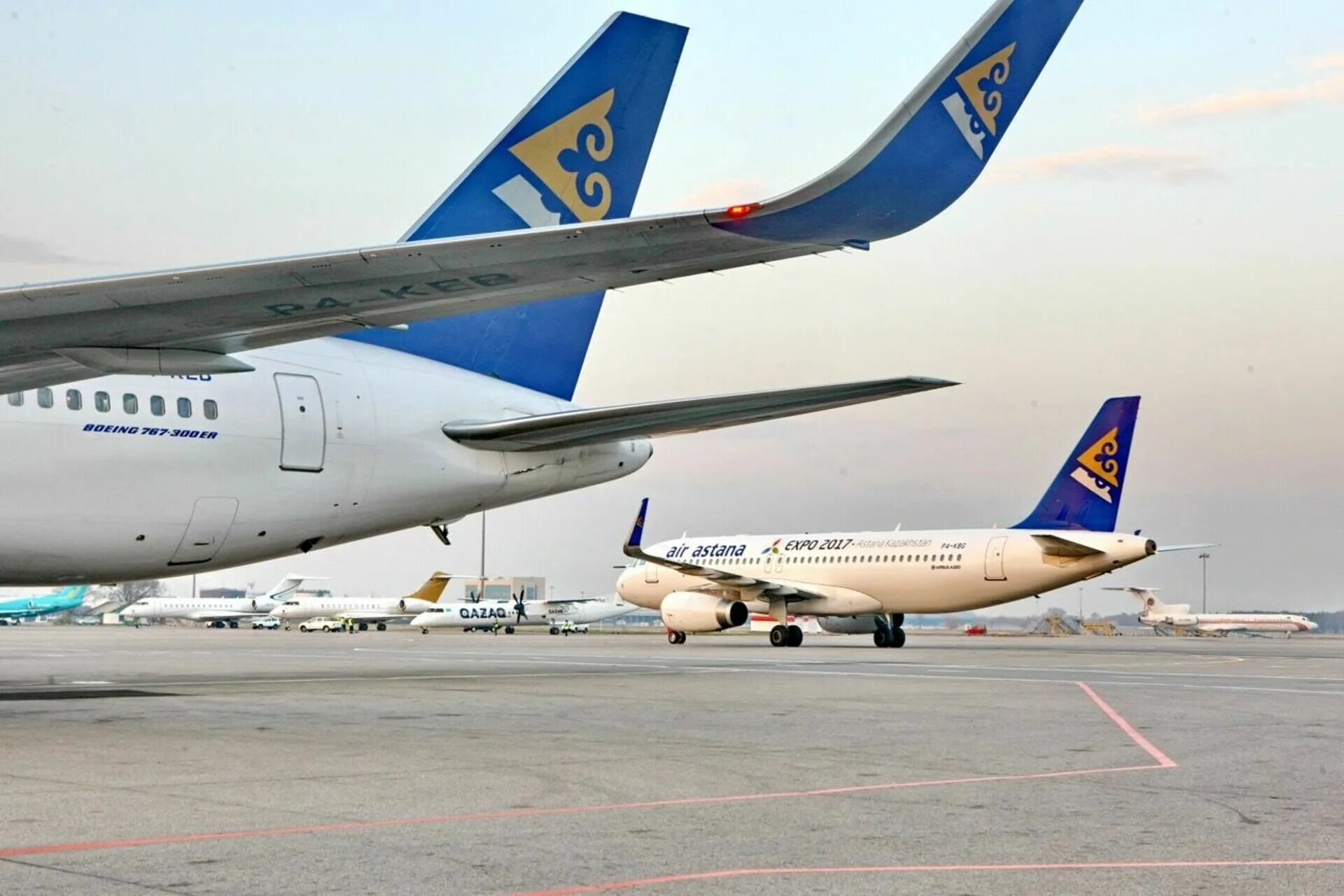 Айра самолеты. Самолеты авиакомпании air astana. авиакомпания казахстана air astana. самолет эйр астана. boeing 737 air astana.