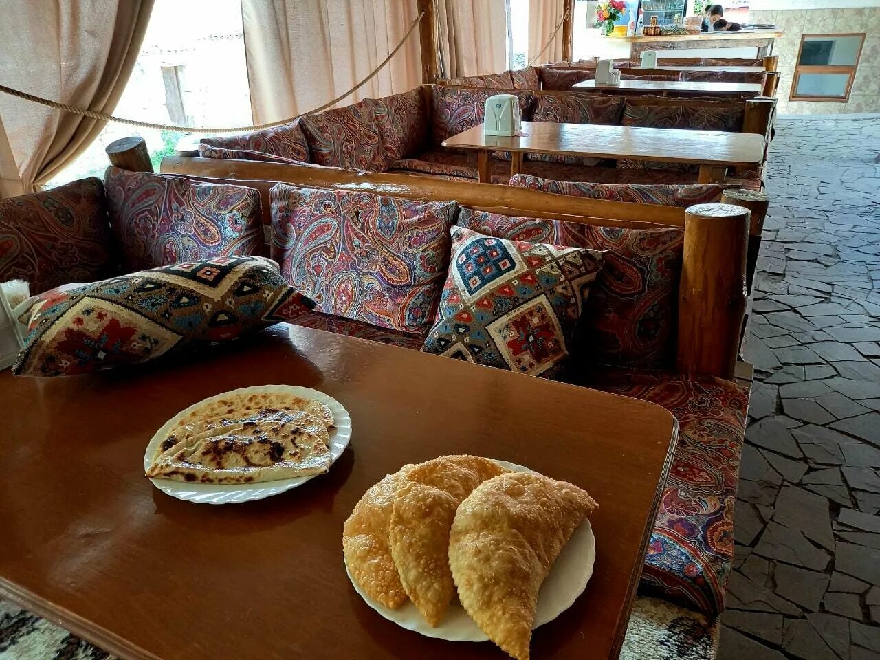 Караван сарай салачик бахчисарай ресторан. Кафе бахчисарай крым. Гараж бахчисарай меню. Суши бахчисарай. Ресторан алие бахчисарай.