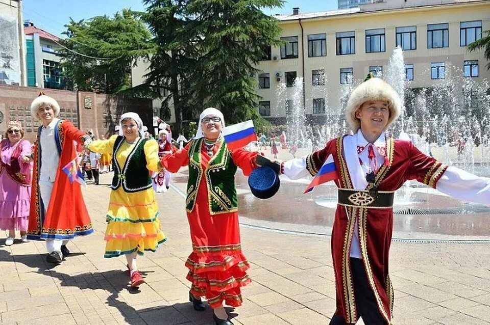 Какие нации в сочи. День города сочи фото. день города сочи 2025.