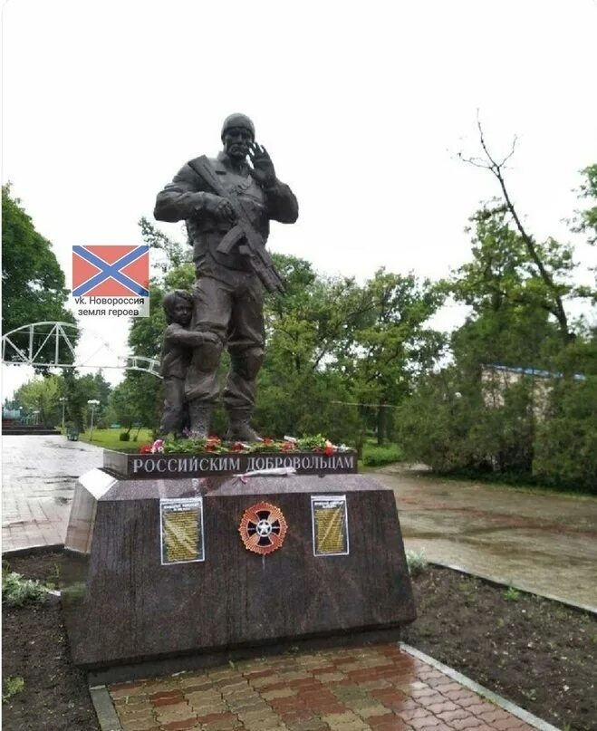 Памятник вагнеровцам в москве. Памятники погибшим бойцам чвк вагнер. Памятник вагнеровцам в москве. Памятник вагнеровцам в цар. Мемориал погибшим вагнеровцам.