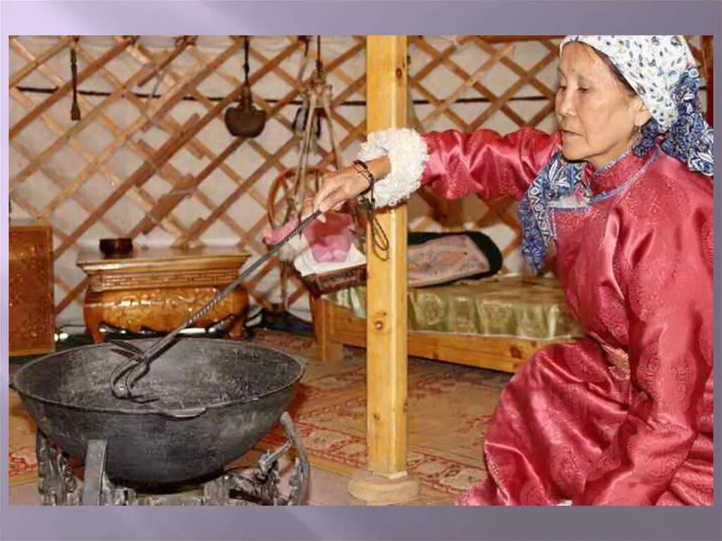 Бурятские предметы. Бурятские сундуки улан-удэ. Музей ойрат-монгольской кочевой культуры. Бурятские предметы. Традиционные предметы быта бурятов.