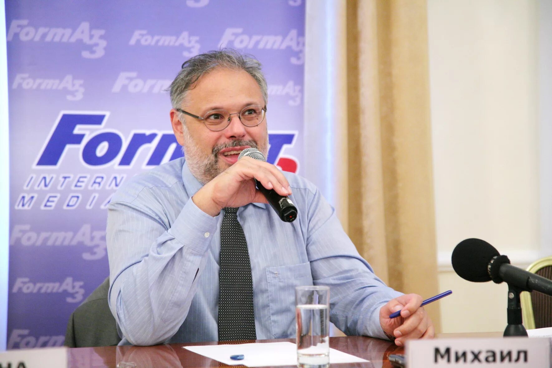 Экономист михаил хазин. Михаил леонидович хазин фото. Михаил хазин. Журналист хазин. Выступление михаила хазина.