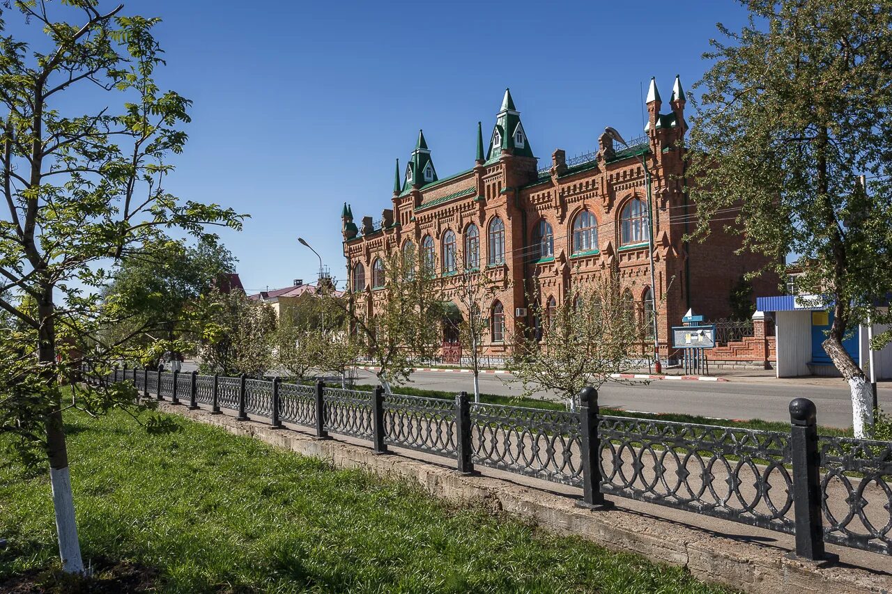 Оренбуржье места. Троицкий парк Бузулук. Город Бузулук Оренбургской области Троицкий парк. Достопримечательность города Бузулука Оренбургской. Памятники архитектуры Оренбургской области Бузулук.