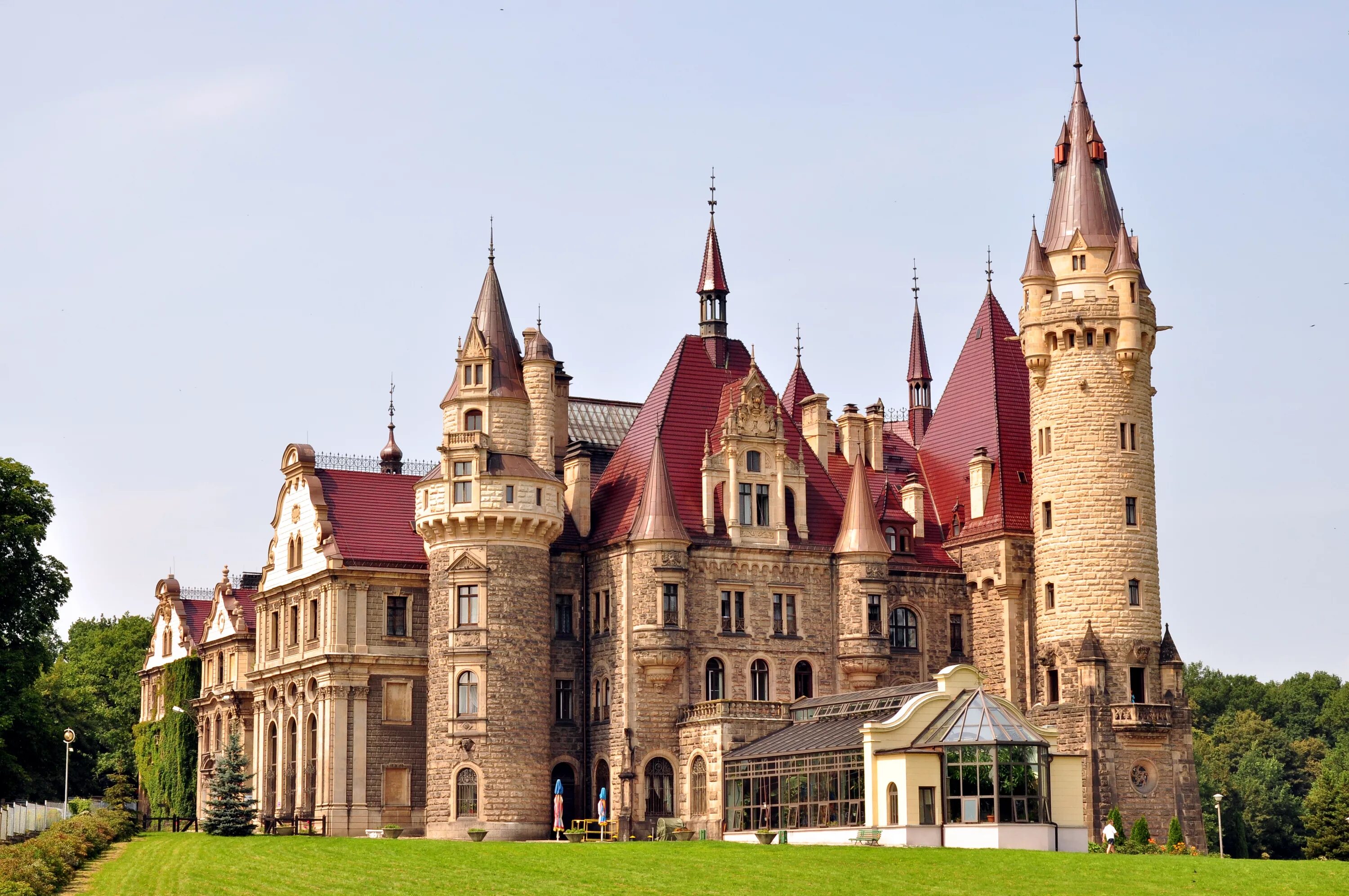 Мошненский замок Польша. Замок Castle Moszna. Гостынский замок Польша. Замок в Стобнице Польша.