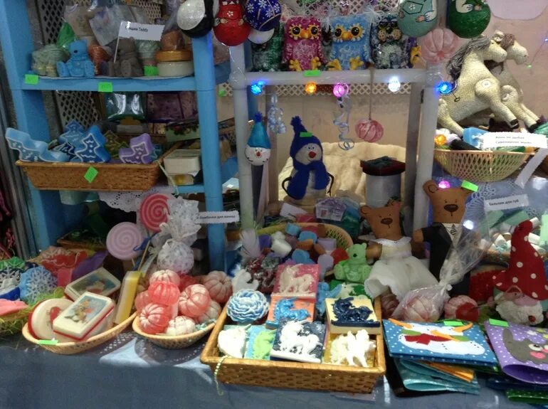 выставка мастеров рукоделия. семейное рукоделие. рукодельная выставка в москве 2022. ярмарка рукоделия в москве. ярмарка рукоделия в москве.