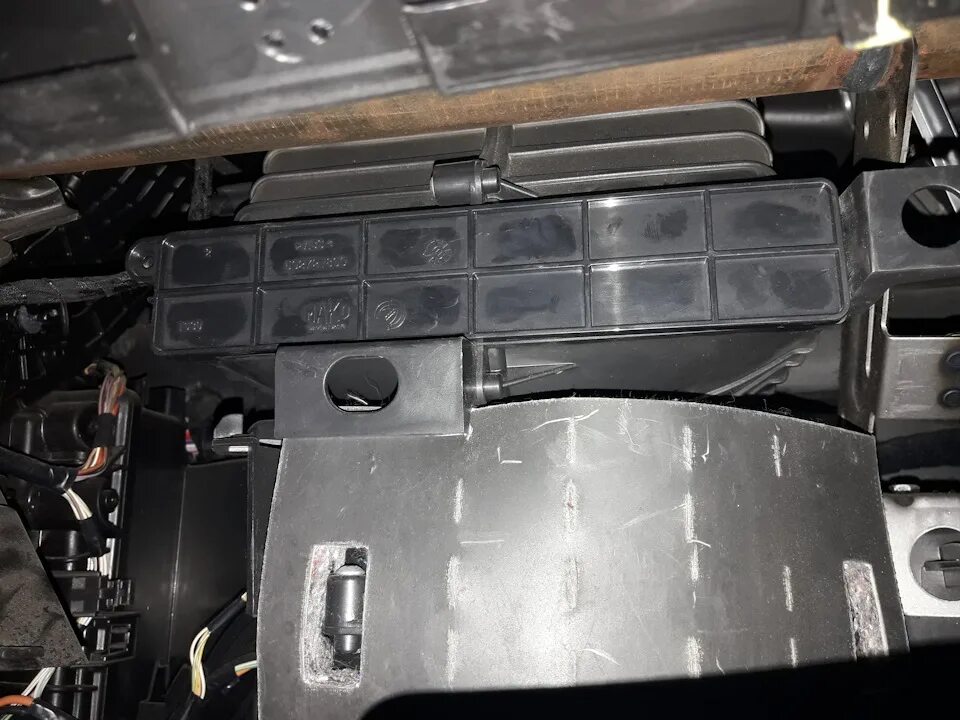 Замена фильтра салона Добло - FIAT Doblo (2G), 1,4 л, 2011 года плановое ТО DRIV