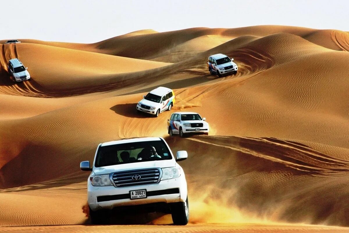 Сладости эмираты. Джип сафари дубай. Знаменитый десерт в дубай. Safari tour dubai. Дубай сафари на джипах пустыня.
