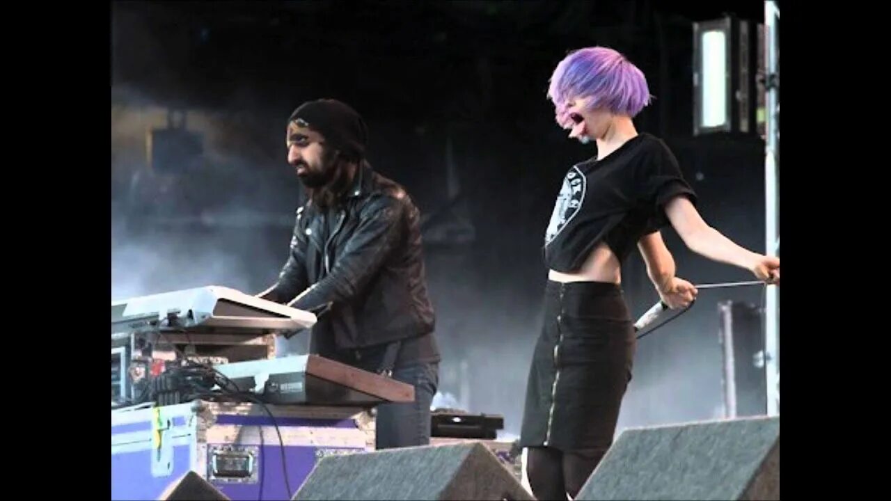 Crystal castles empathy speed. Итан кэт. итан кэт crystal castles. crystal castles 2025. кристал кастл группа.