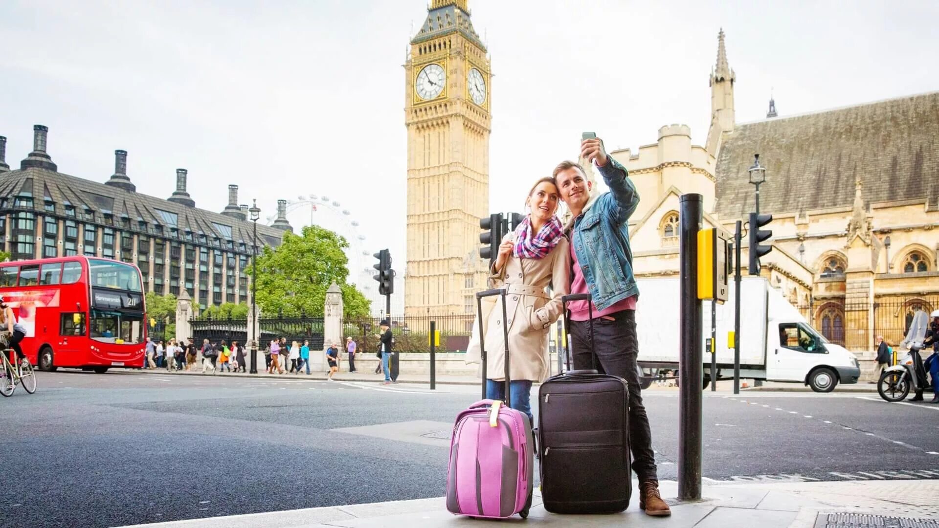 Uk candece. Туристы в Великобритании. Туризм в Великобритании. Туристы в Лондоне. Прогулка по Англии.