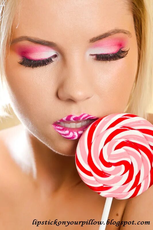 торт с косметикой. стильный яркий косметикой тортик. Makeup sweet. конфетный макияж детский. Sweets make up.