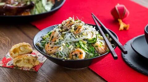Рецепт салата фунчоза с креветками и овощами