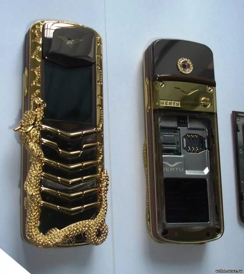 Верту сигнатуре 2000. Vertu 223 золотой. Верту смартфон 2022. Vertu 2003.