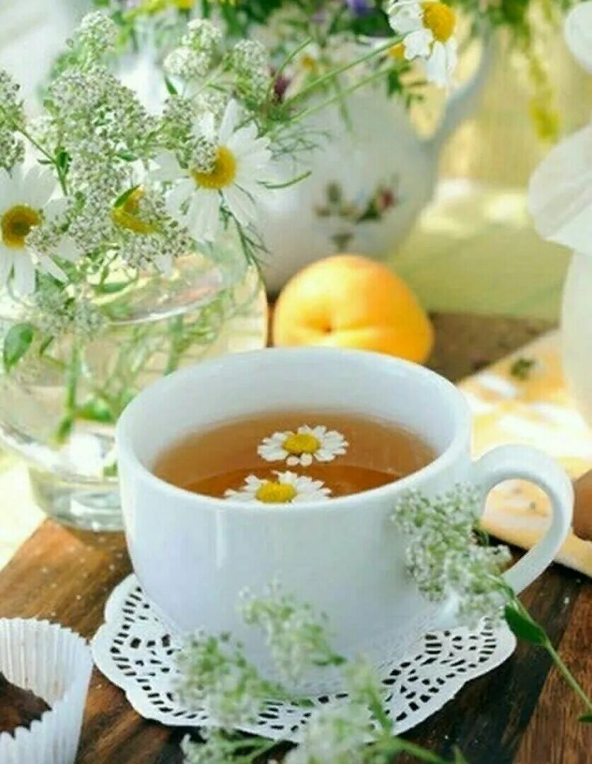 Весенний чай картинки. Чай цветок. Утренний чай. Летнее чаепитие. Доброе утро с чаем.