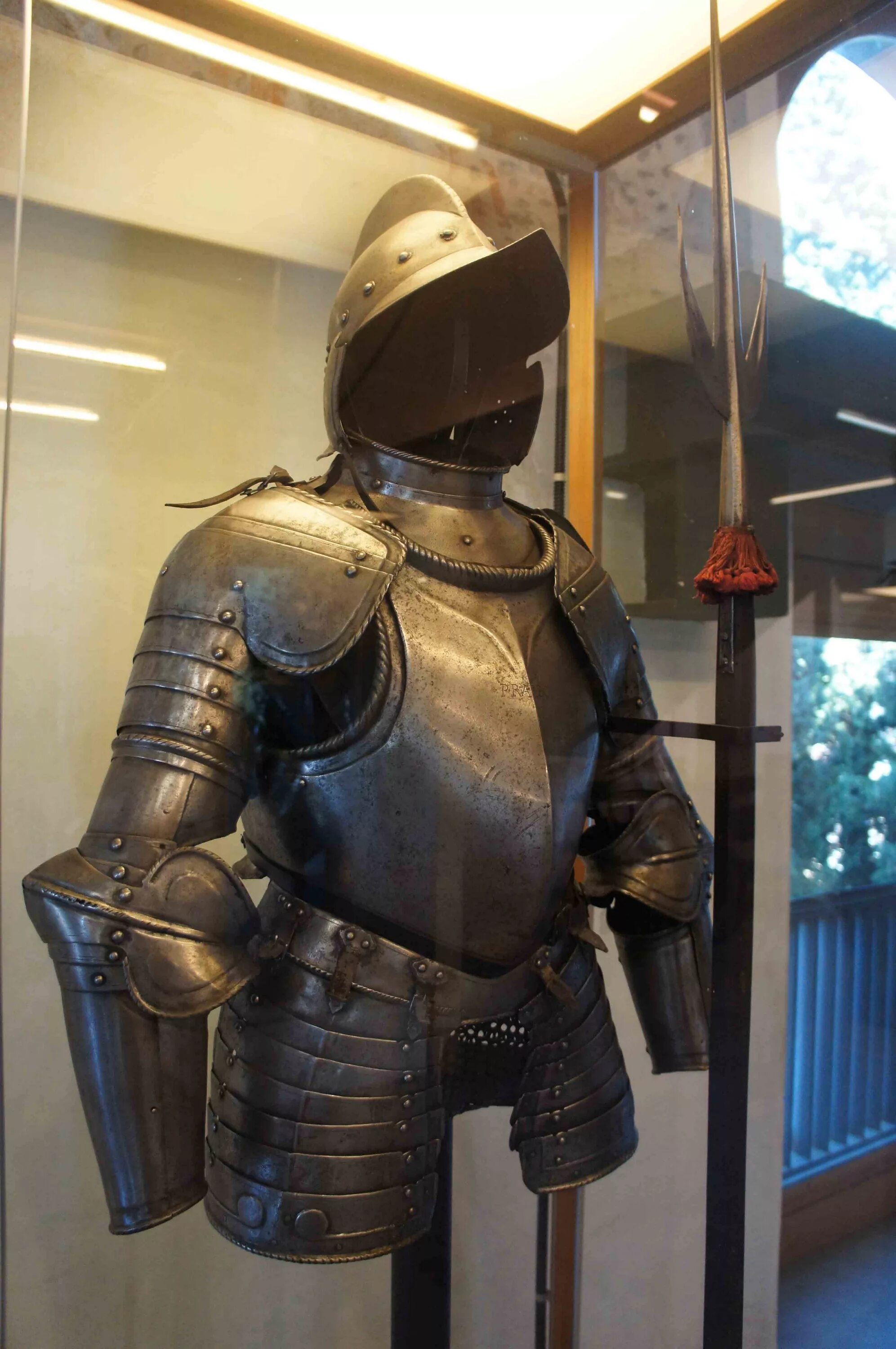 доспех 1. итальянский доспех. миланский рыцарский доспех 16 века. доспехи ds1. максимилиановский армет.