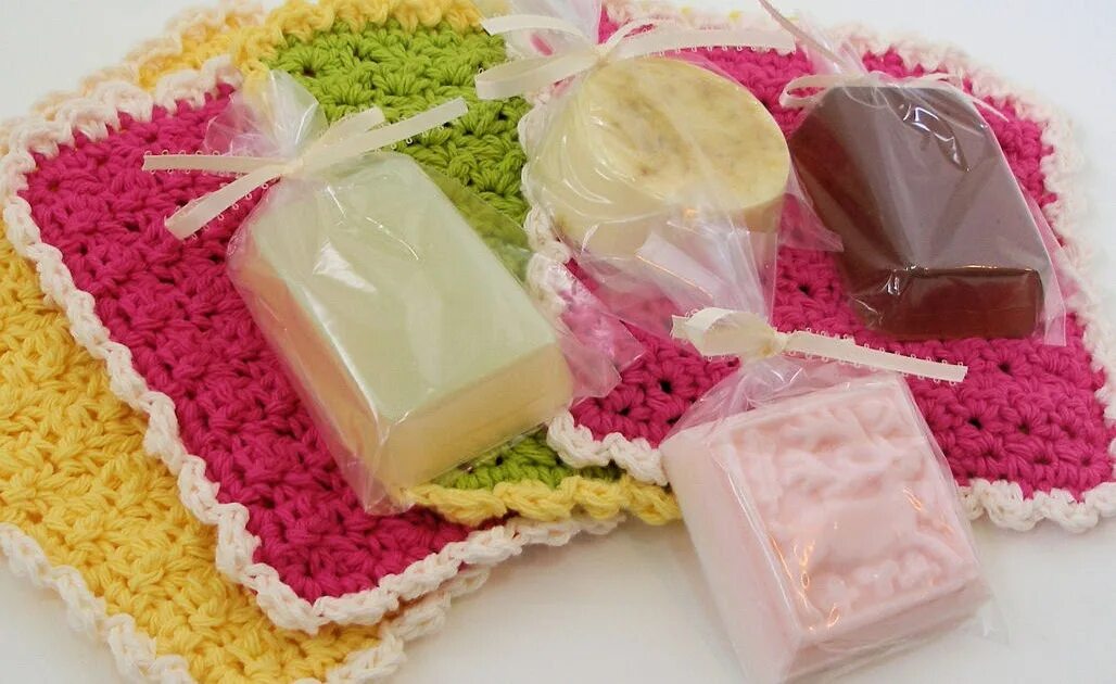 что можно подарить женщинам коллегам на 8