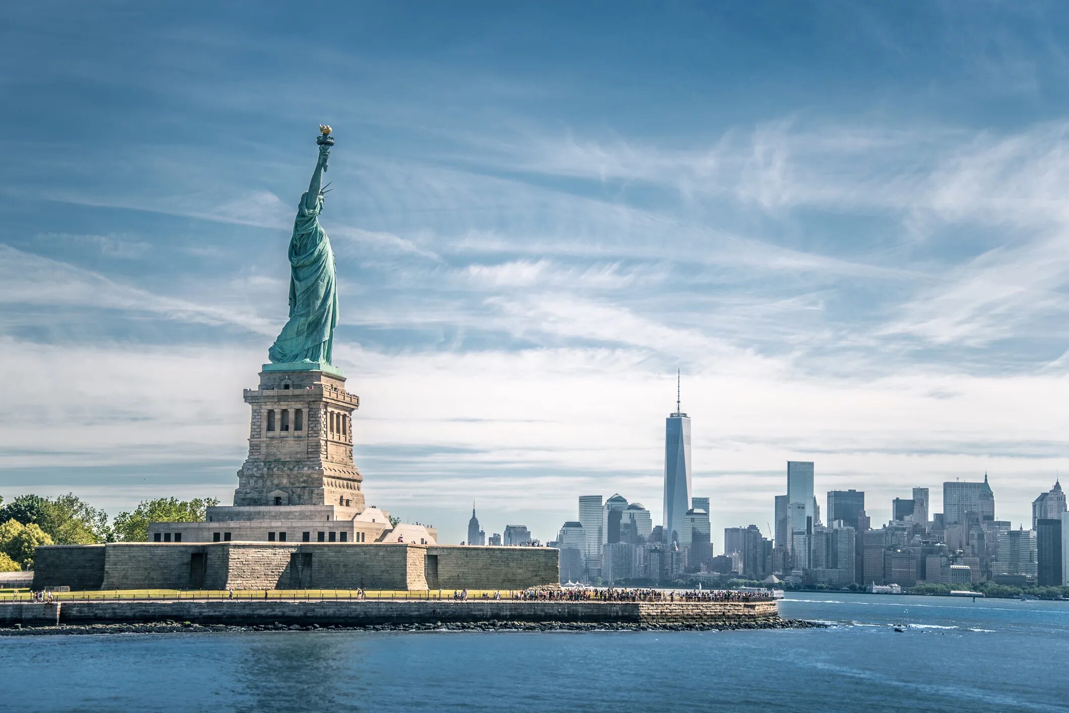 Статуя стран. Статуя свободы Нью-Йорк. Нью Йорк Манхеттен статуя свободы. Нью Йорк стадия свободы. Нью-Йорк бстатуясвободы.