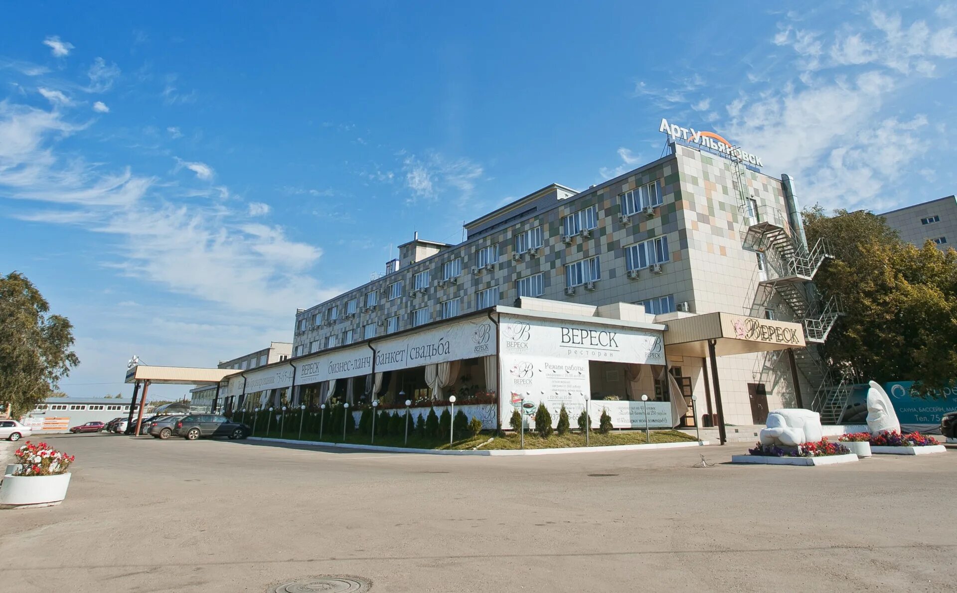 Джитур тревел фото. Китайский кроссовер jetour. Джеттур китайский автомобиль. Джетур ульяновск. Гостиница волга ульяновск.