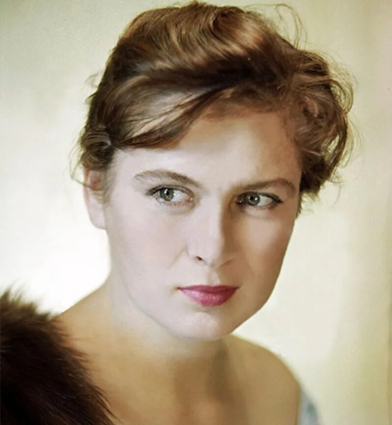 Изольда извицкая. Первая женщина актера. Эмили блант 2023. Первая женщина актера. Пегги картер 2011.