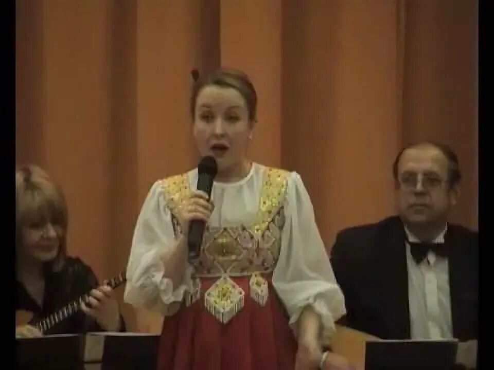 На столичном варшавском. На старинном варшавском вокзале.