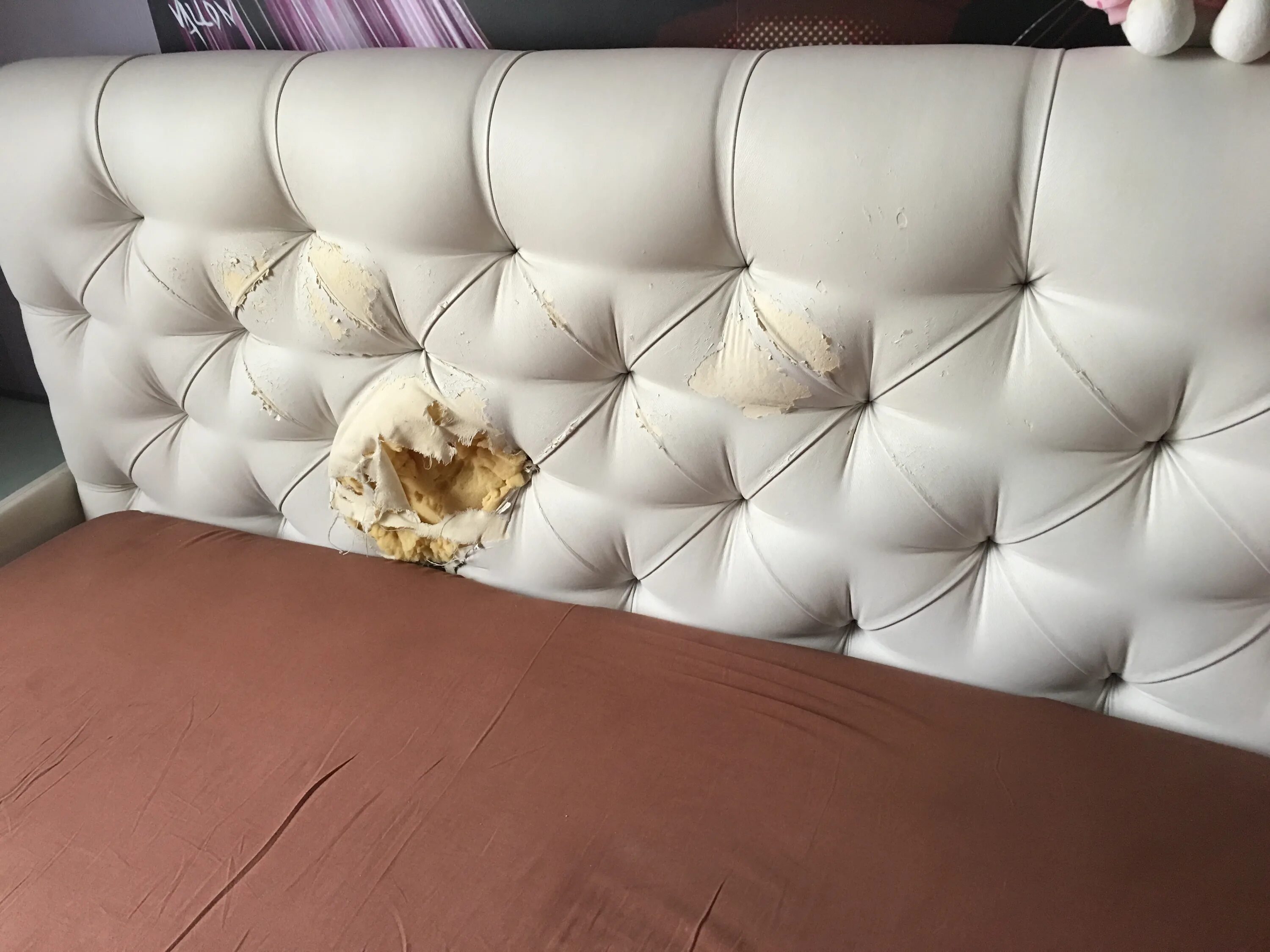 Кровать с мягкой спинкой. Кровать tufted headboard. Как перетянуть изголовье. Кровать с мягкой спинкой. Кровать с мягкой спинкой.
