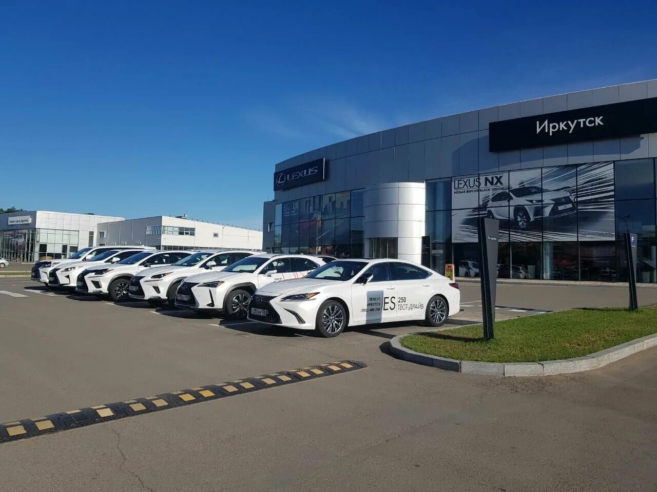 автосалон фасад. автоцентры города. автосалон эксперт оренбург. курск имидж-автосалон. мерседес набережные челны.