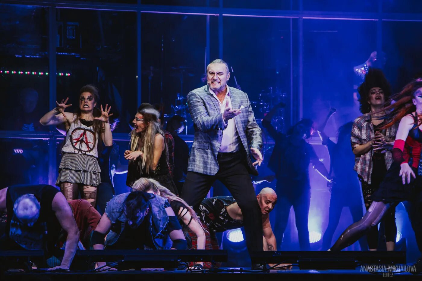 Москва дворец молодежи мюзиклы. Мюзикл 1 свидание. Рок-мюзикл todd. Московский дворец молодежи мюзикл шахматы. Мдм дворец молодежи зал.