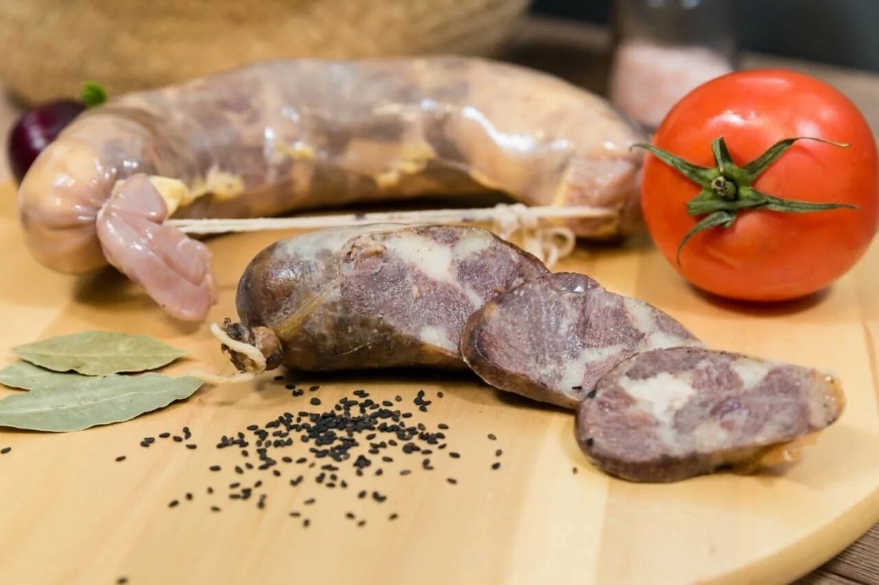 Шужук и казы. Чучук колбаса из конины. Казы колбаса. Чучук киргизское национальное. Казахская колбаса.