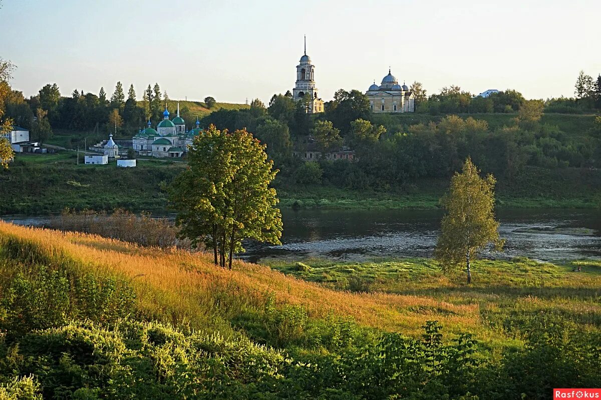 Старица город достопримечательности. Старица (город). Вид с моста в старице на монастырь. Старица ребенок. Старица ребенок.