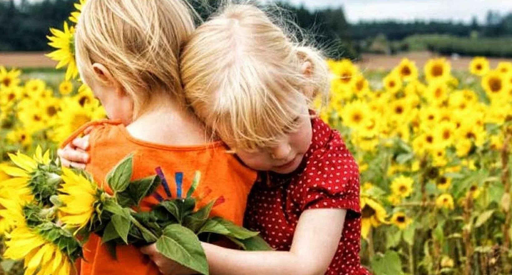 Рисунок на тему твори добро. Добрый человек слайд. Доброта вокруг нас. Картинки на тему доброта. Человек начинается с добра.