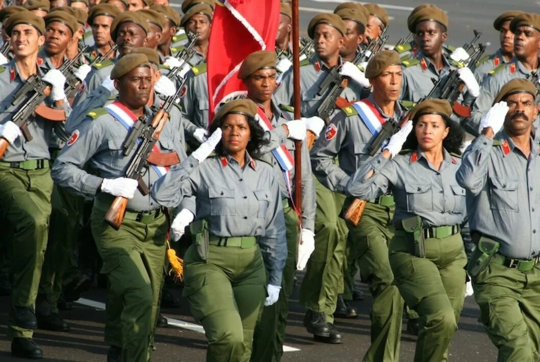 Военный парад Куба. Женщины в кубинской армии. Кубинская женская армия. Военная форма Кубы.