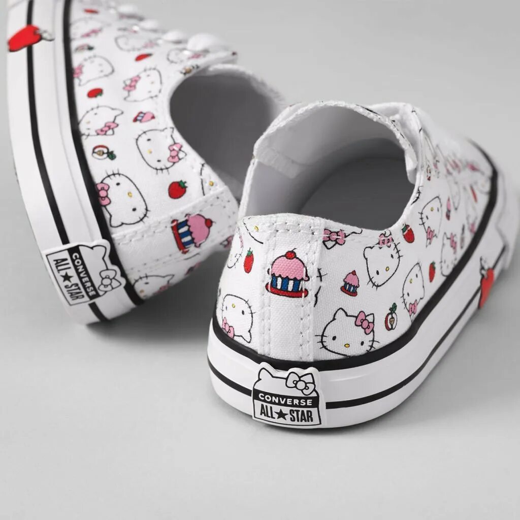 Кроссовки hello. Кроссовки с Хэллоу Китти. Конверсы Хэллоу Китти. Кеды Converse hello Kitty. Конверсы с Хелло Китти.