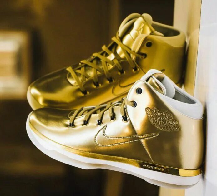 Nike Air Jordan Metallic Gold. Nike Air Jordan золотые. Solid Gold ovo x Air Jordan $2.000.000. Nike Air Jordan 1 Gold.