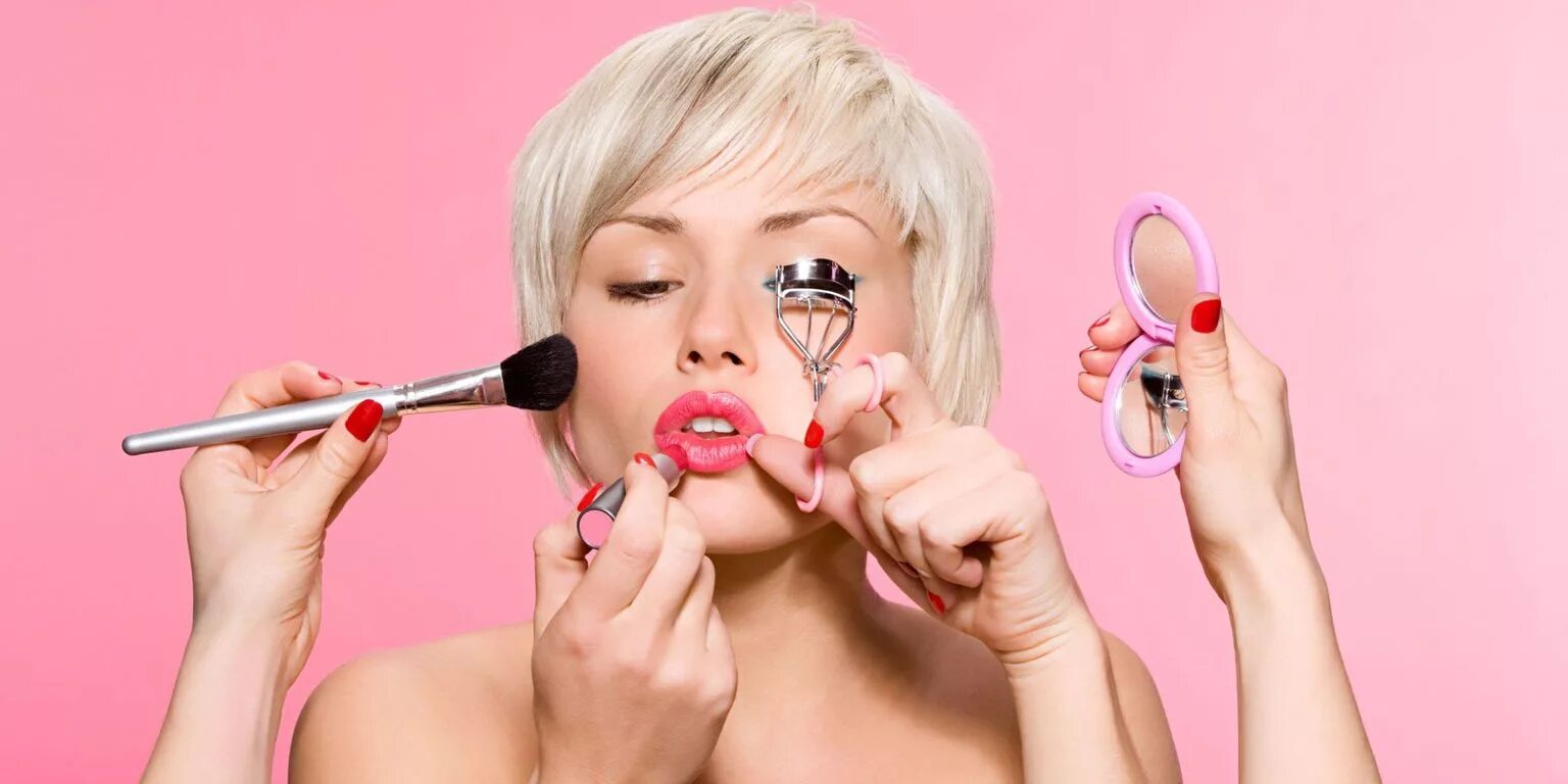 Уход за лицом надпись. Увлажнение кожи лица. Женщина улыбается. Косметология. О красоте.