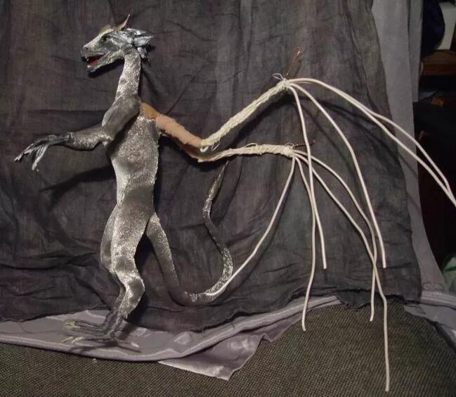 как сделать каркас дракона. каркас дракона из проволоки. дракон из проволоки. каркас динозавра из проволоки. проволочный каркас для дракона.