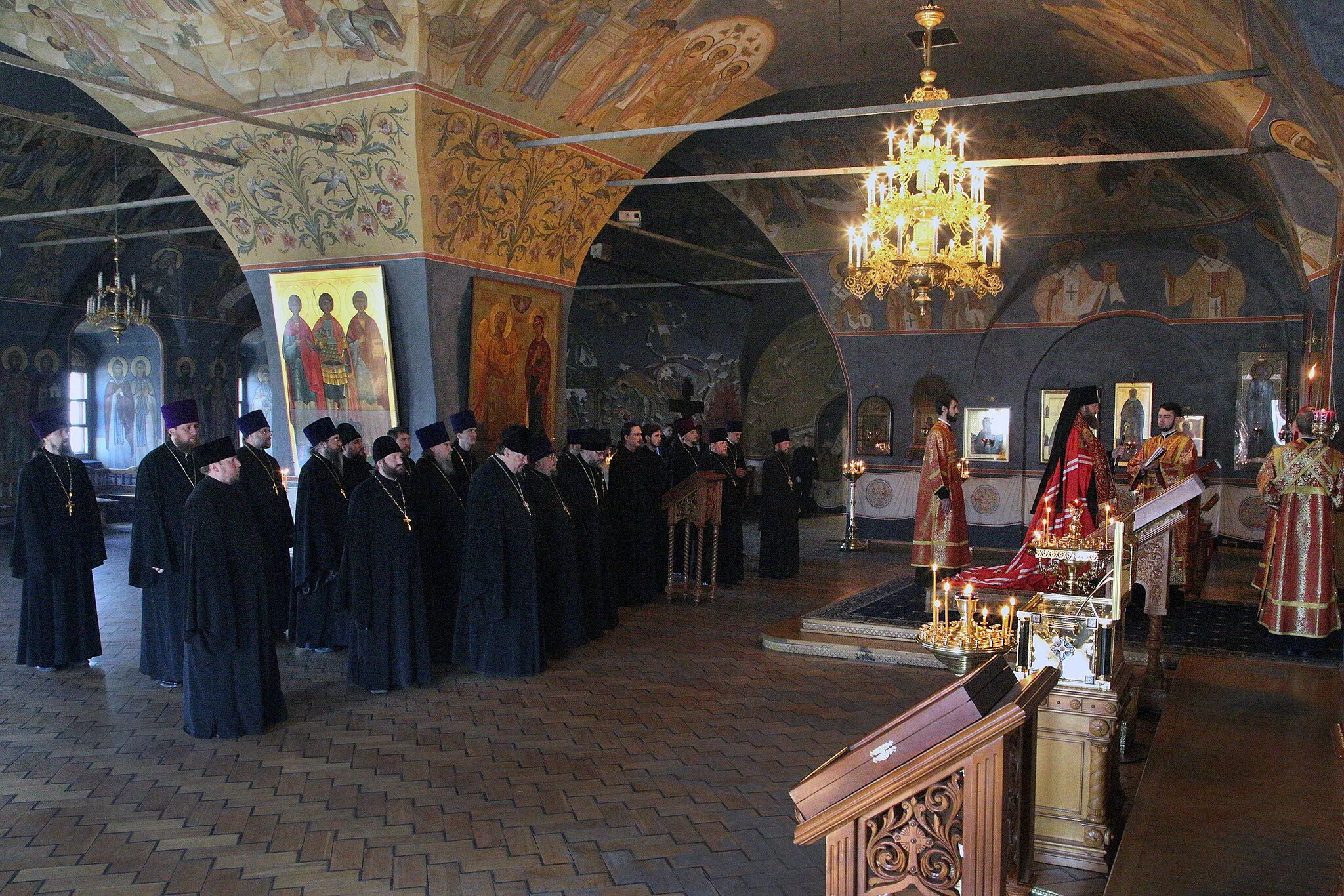 храм новоспасский монастырь икона всецарица. новоспасский монастырь - чудотворный образ всецарица. новоспасский монастырь храм внутри. молебен всецарице в новоспасском монастыре. новоспасский монастырь богослужения.