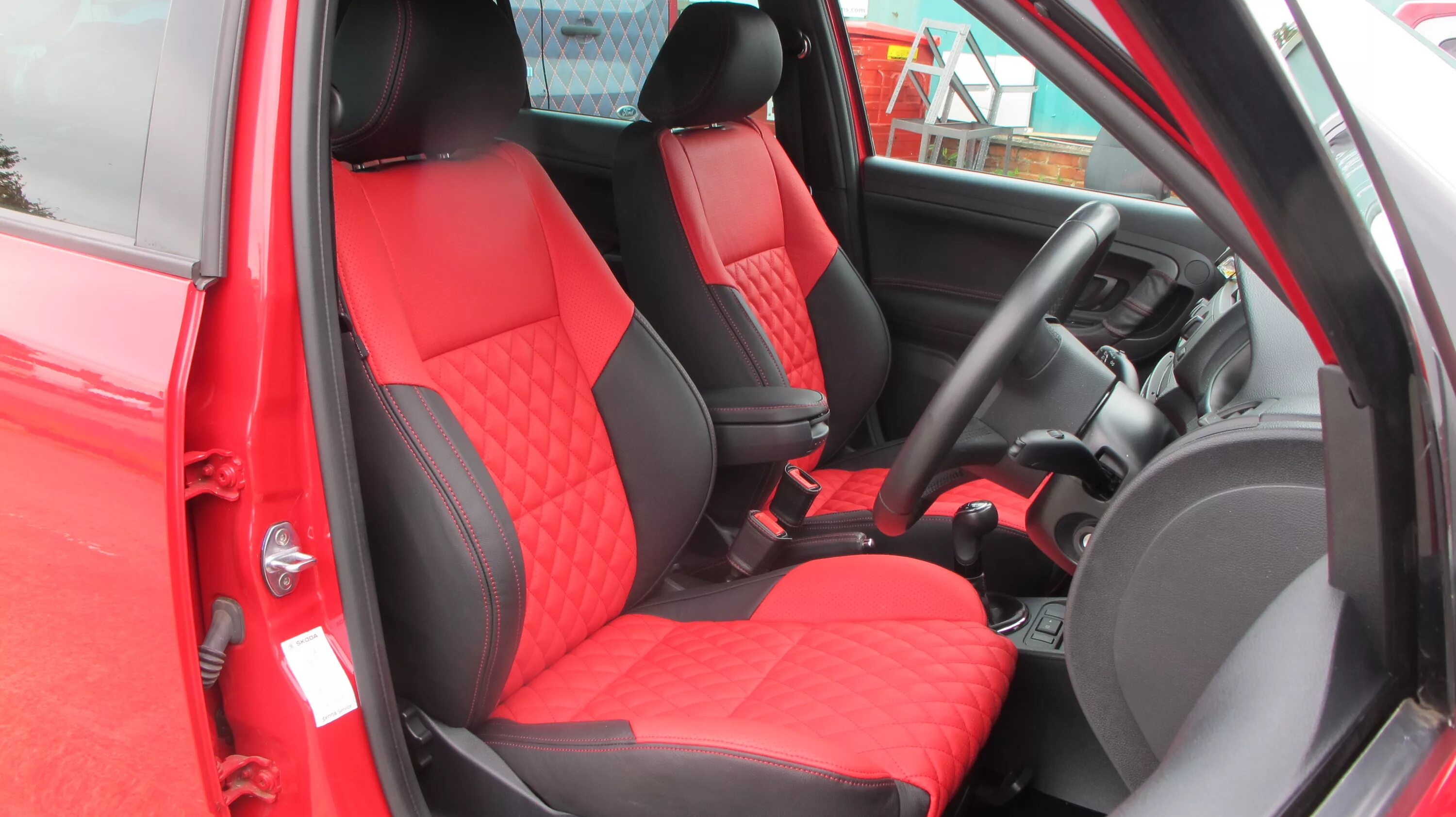 Шкода фабия чехол сиденье. Skoda fabia monte carlo. чехлы skoda fabia 2. сиденья skoda fabia monte carlo. чехлы шкода фабия 2.