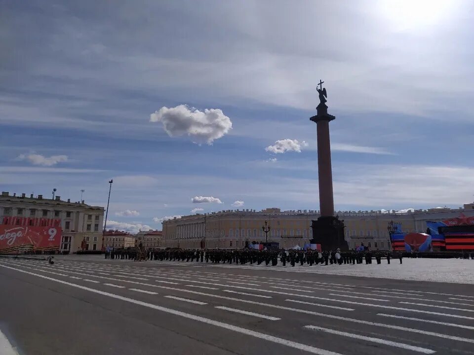 Воздушная часть парада СПБ. Парад к 220 летию пожарной охраны России в СПБ Дворцовая площадь. Небо над площадью Восстания. Отменили воздушную часть парада. Парад 9 мая отменен