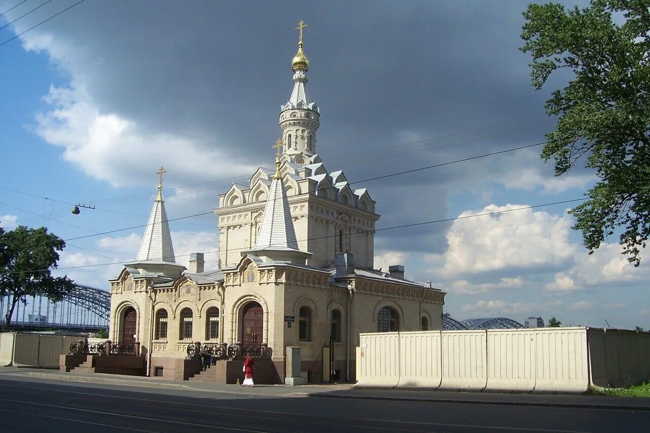 Подворье Зеленецкого монастыря в Санкт-Петербурге. Пр Обуховской обороны подворье Зеленецкого монастыря. Подворье Троицкого Зеленецкого монастыря в СПБ. Церковь с грошиками на Обуховской обороны. Монастыри подворья спб